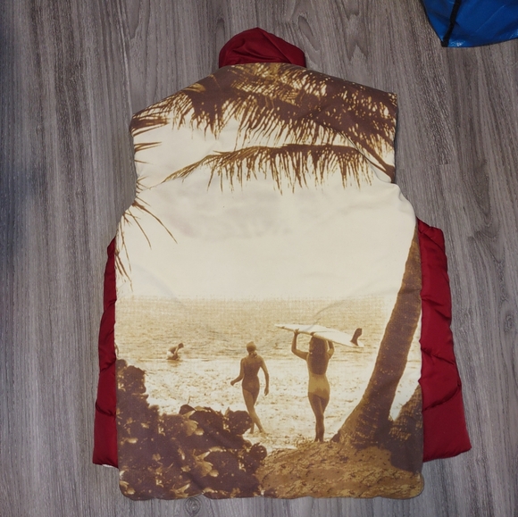 Rare Lululemon vest with surfer print - Picture 6 of 6